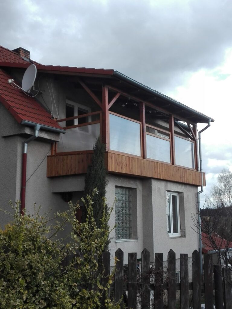 Balkon rodinného domu v Malovidec  - Truhlářství Jiří Sviták Bolina u Vlašimi