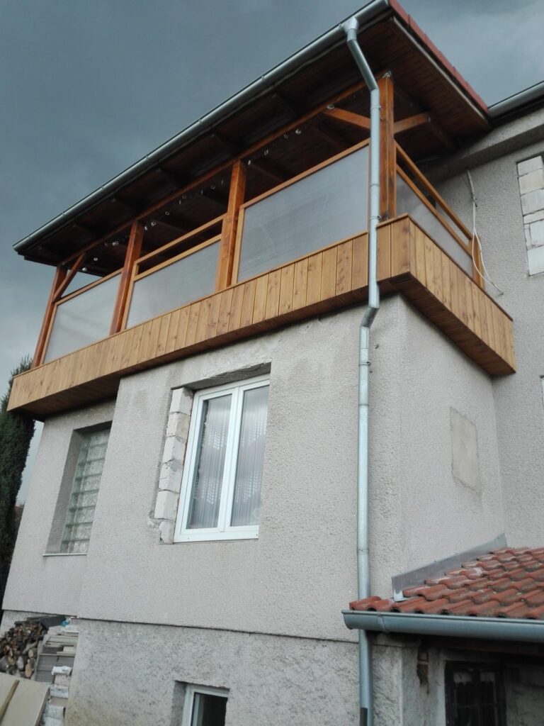 Balkon rodinného domu v Malovidec  - Truhlářství Jiří Sviták Bolina u Vlašimi